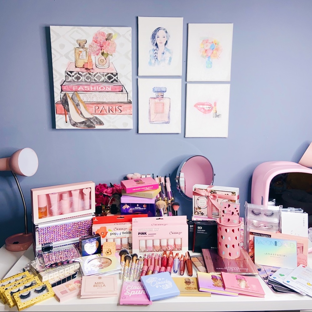 MAKEUP